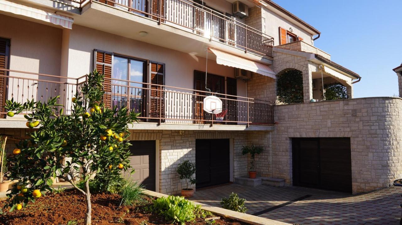 Apartments Luciana & Helena Pula Exterior foto